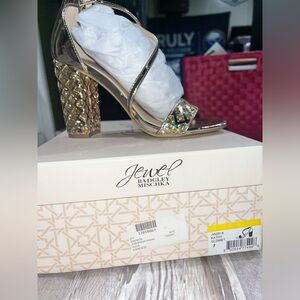 Jewel By Badgley Mischka Gold Heels- NEVER WORN
